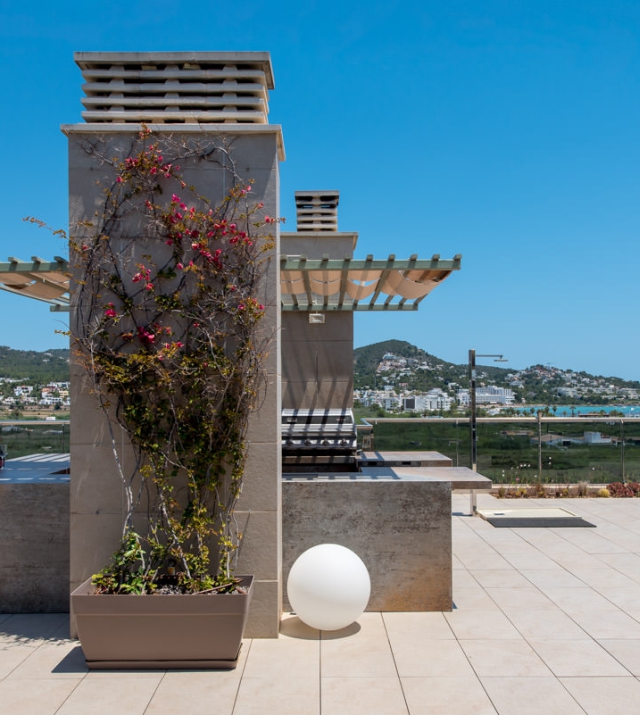 Resa estates Ibiza penthouse 3 bedrooms for sale 2021 real estate views sea Botafoch bar and views rooftop.jpg